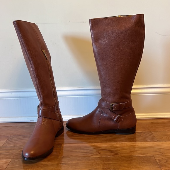 Cynthia Vincent cognac brown boots with gold hardware - Picture 2 of 10